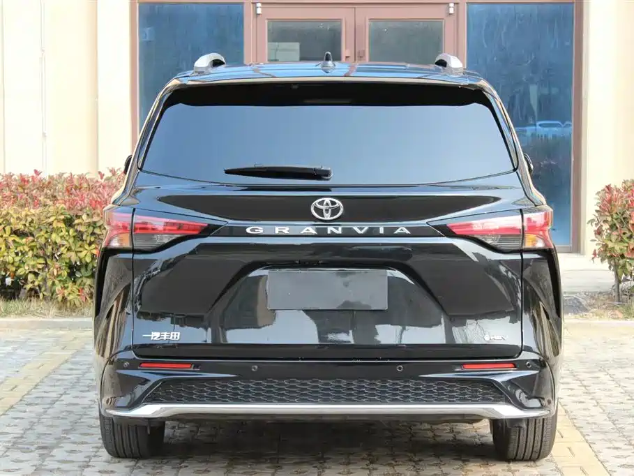 Toyota Granvia 2024 2.5L Hybrid Comfort фото 28