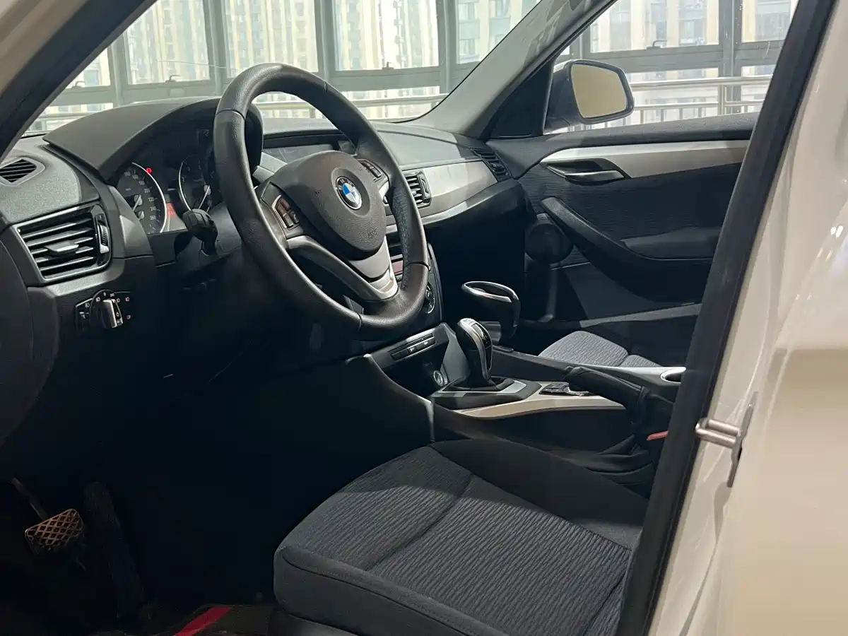 BMW X1 2014 sDrive18i Fashion Edition фото 4