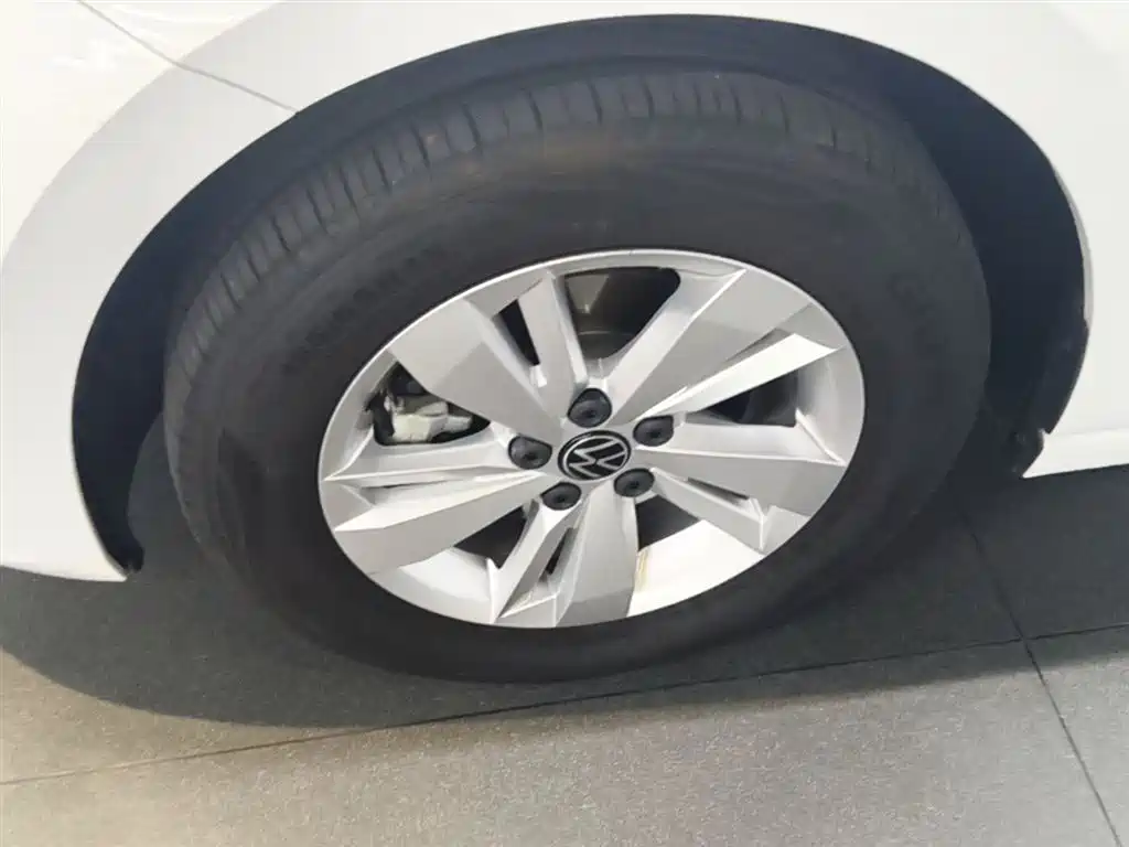 Volkswagen Polo 2023 Facelift Plus 1.5L Auto Joyful Living Edition фото 23