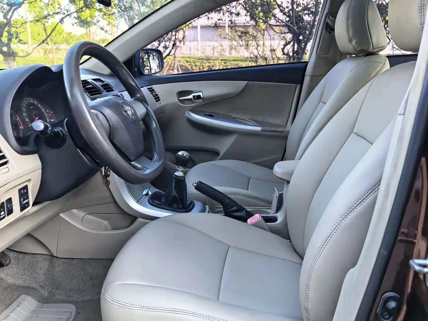 Toyota Corolla 2012 Styling Edition 1.8L Manual GL-i фото 4