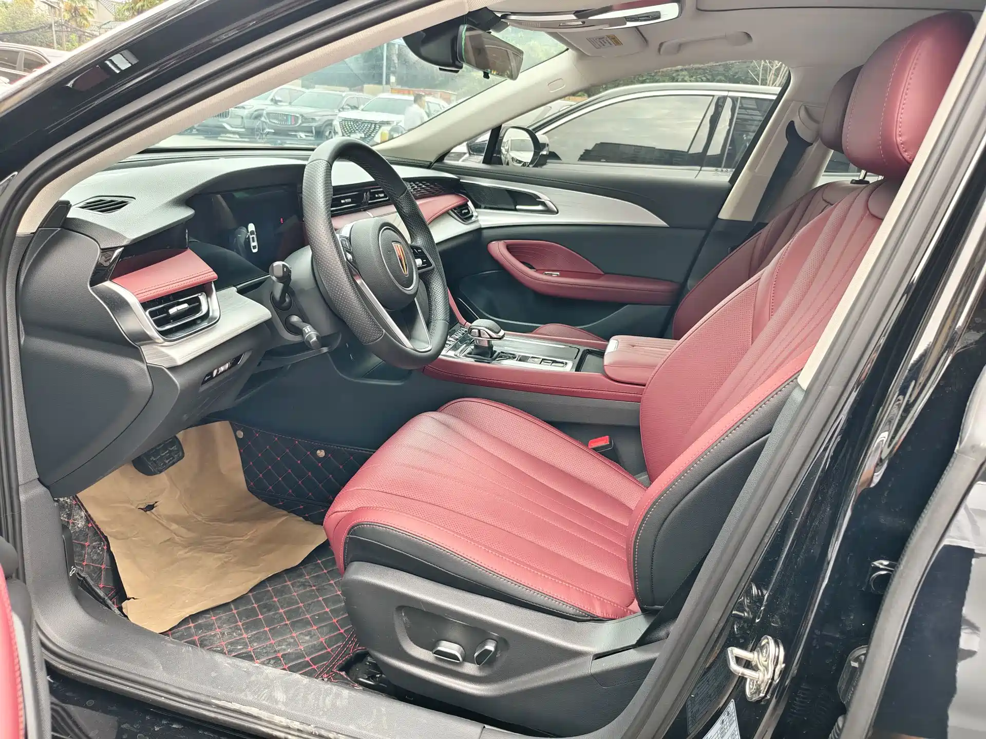 Фото 8 - Hongqi H5