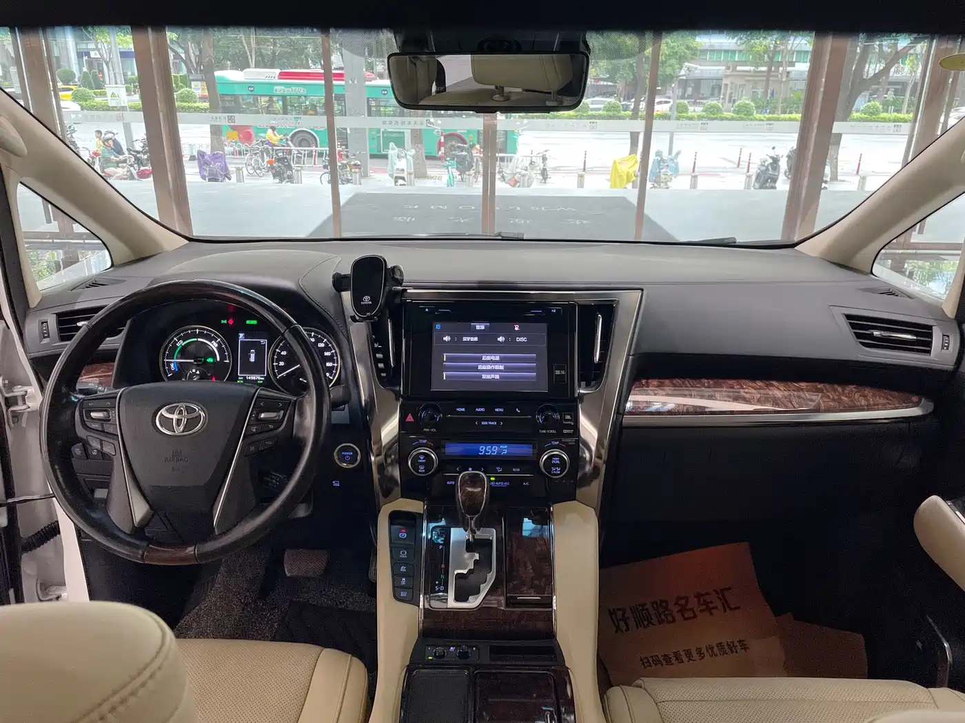 Toyota Alphard 2019 Hybrid 2.5L Luxury фото 22