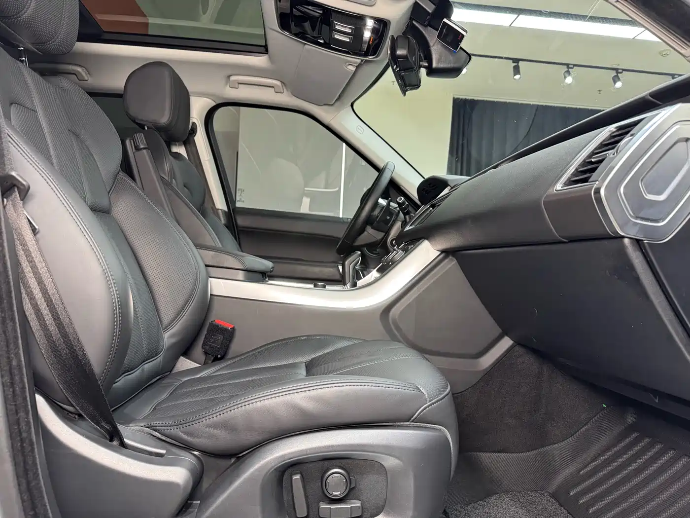 Land Rover Range Rover Sport 2016 Model 3.0 SC V6 HSE DYNAMIC фото 33