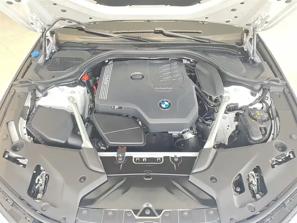 BMW 5 Series 2022 Model Second Facelift 525Li M Sport Package фото 17