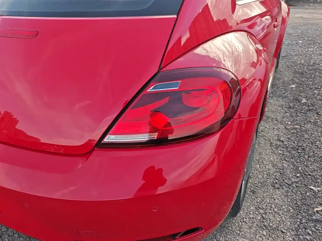 Volkswagen Beetle 2018 180TSI Trend Joy Edition фото 8