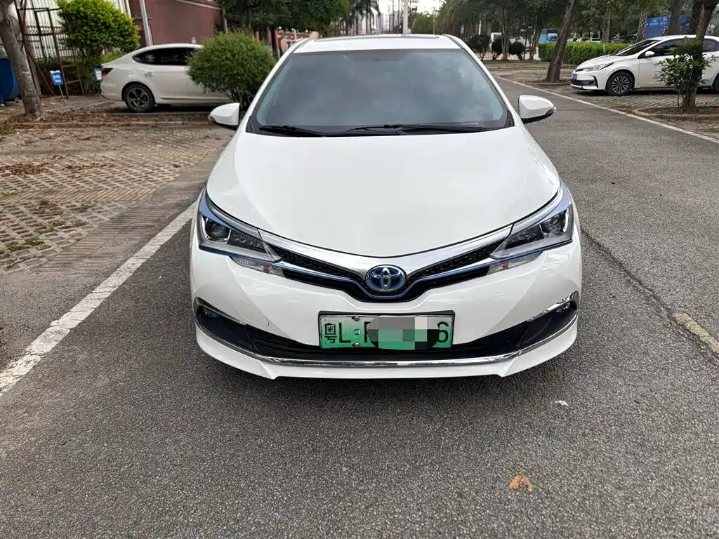 Toyota Corolla Twin Engine E+ 2020 1.8L E-CVT Comfort Edition фото 2