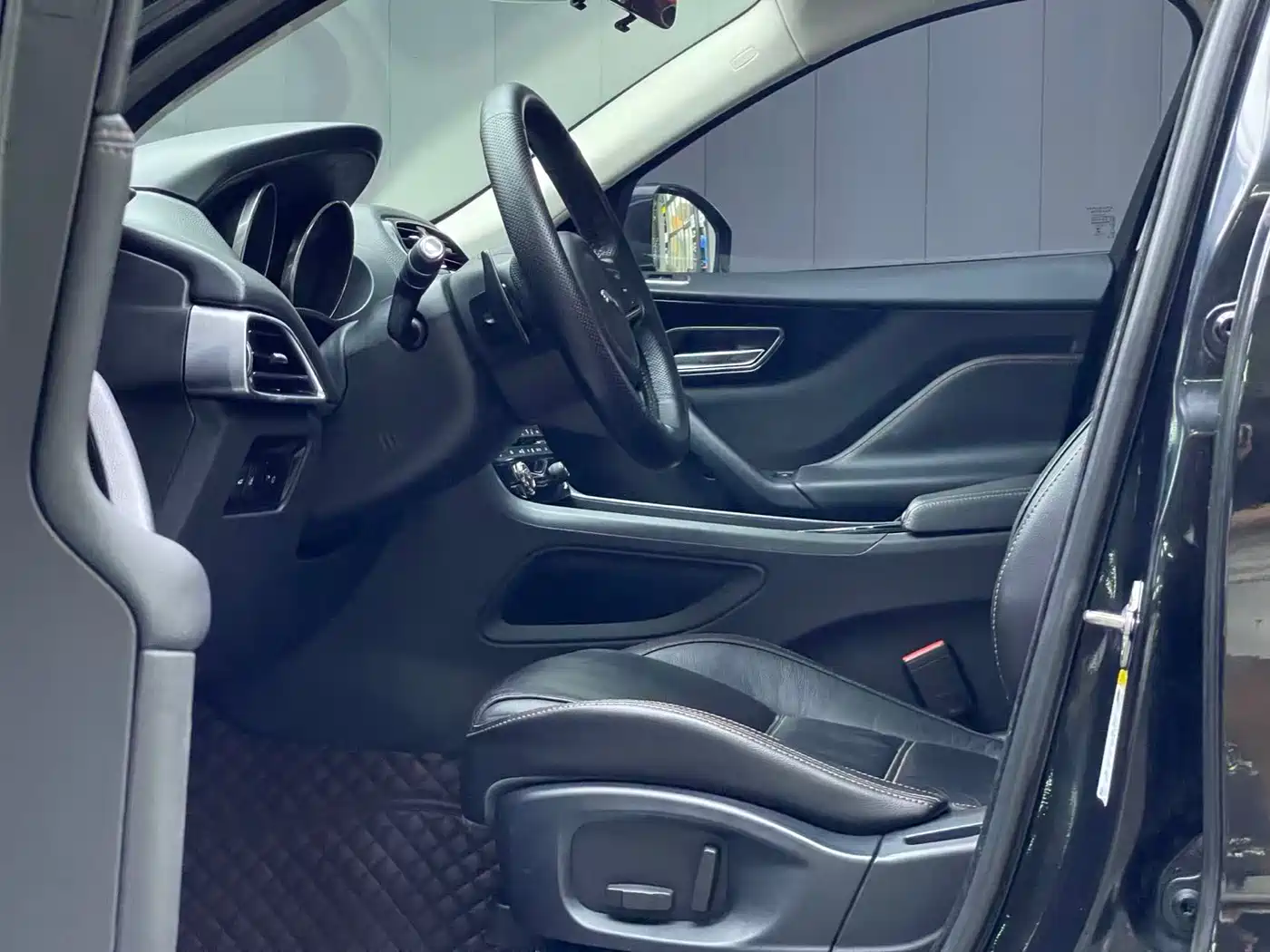 Фото 8 - Jaguar F-PACE