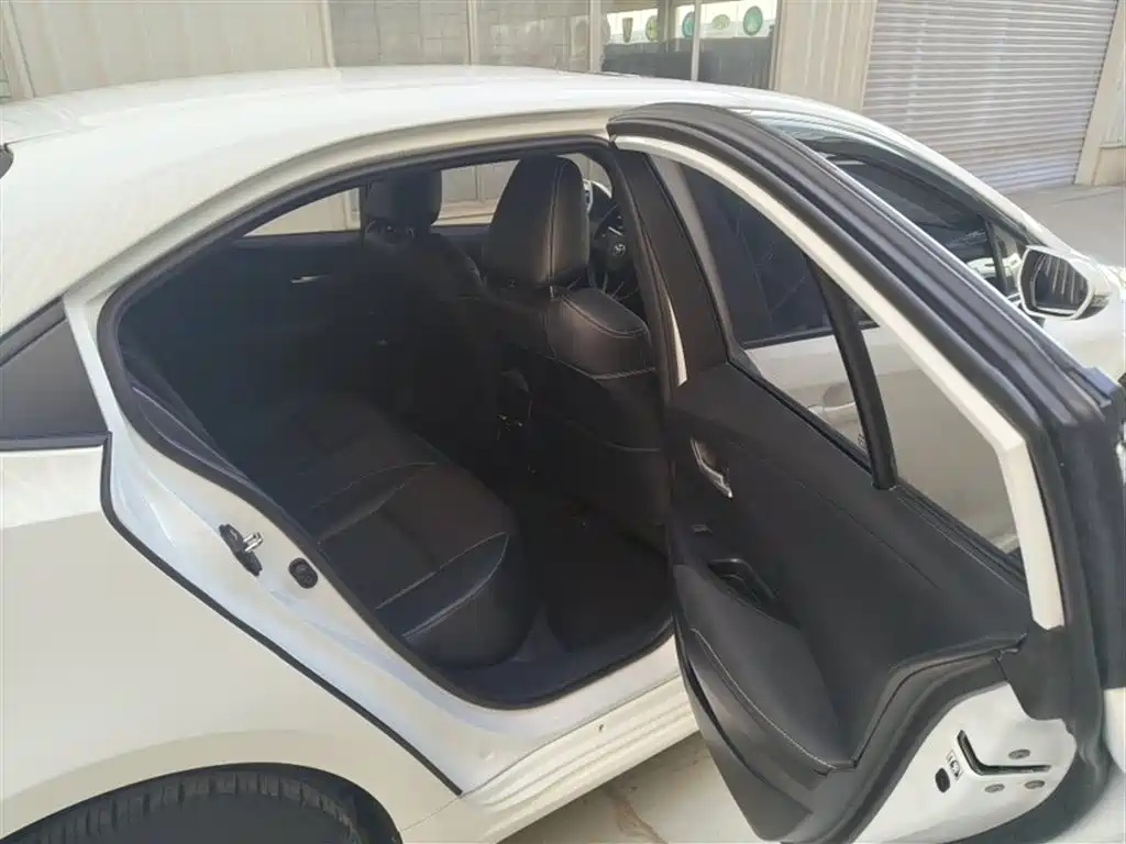 Toyota Corolla 2021 1.2T S-CVT Luxury Edition фото 14