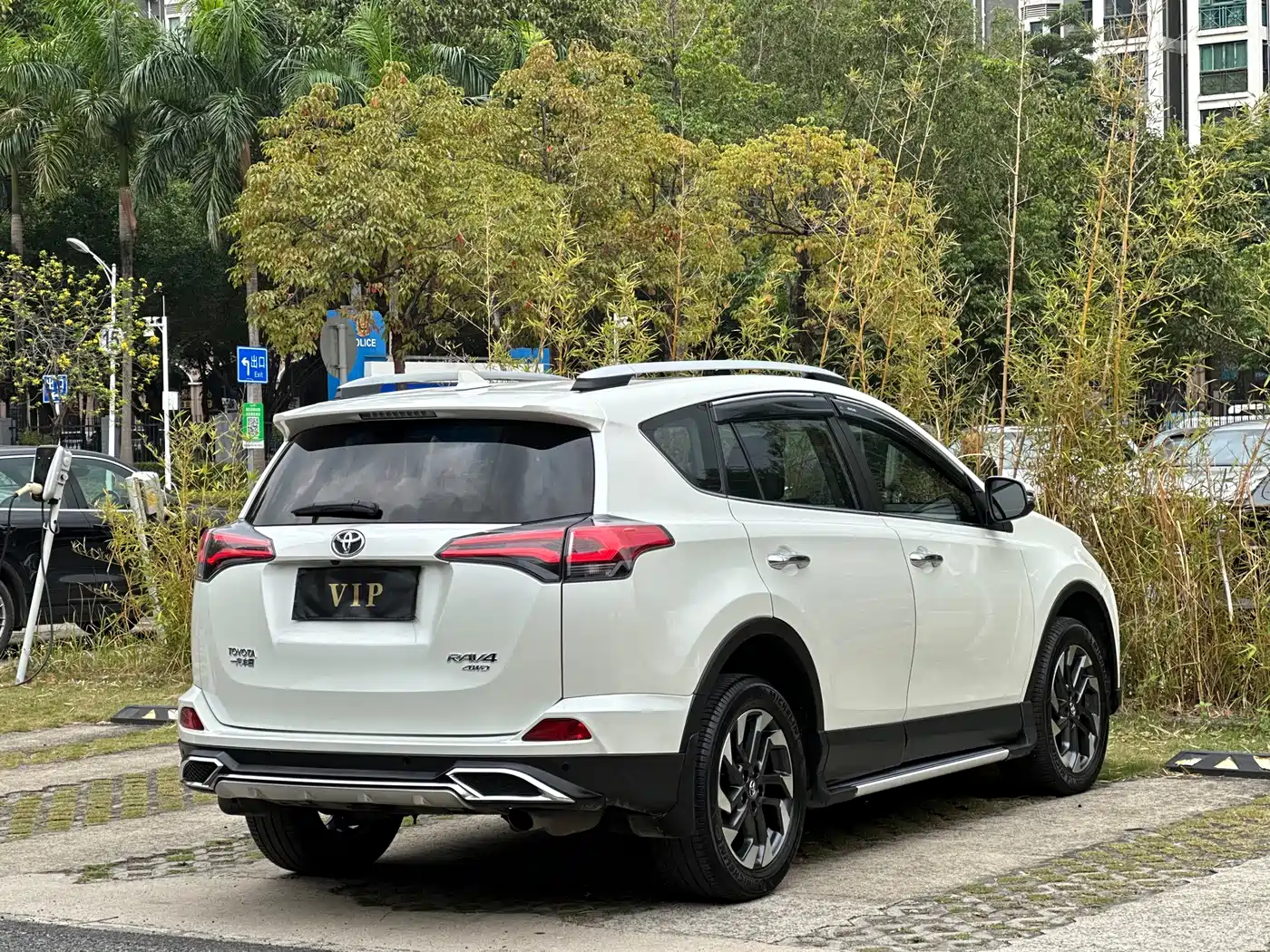 Toyota RAV4 Rongfang 2016 2.5L Automatic 4WD Elite фото 10