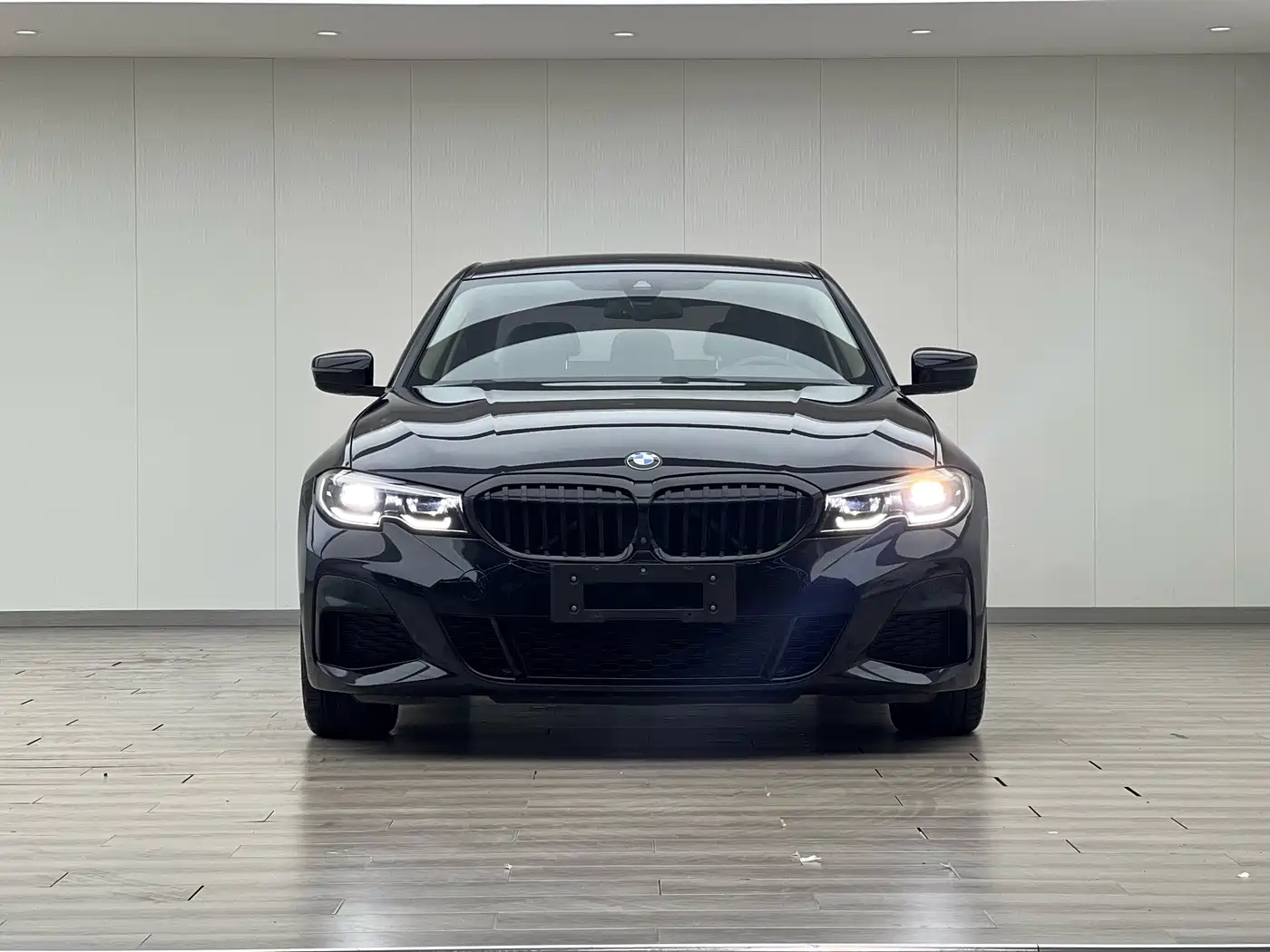 BMW 3 Series 2021 325i M Sport Night Edition фото 2