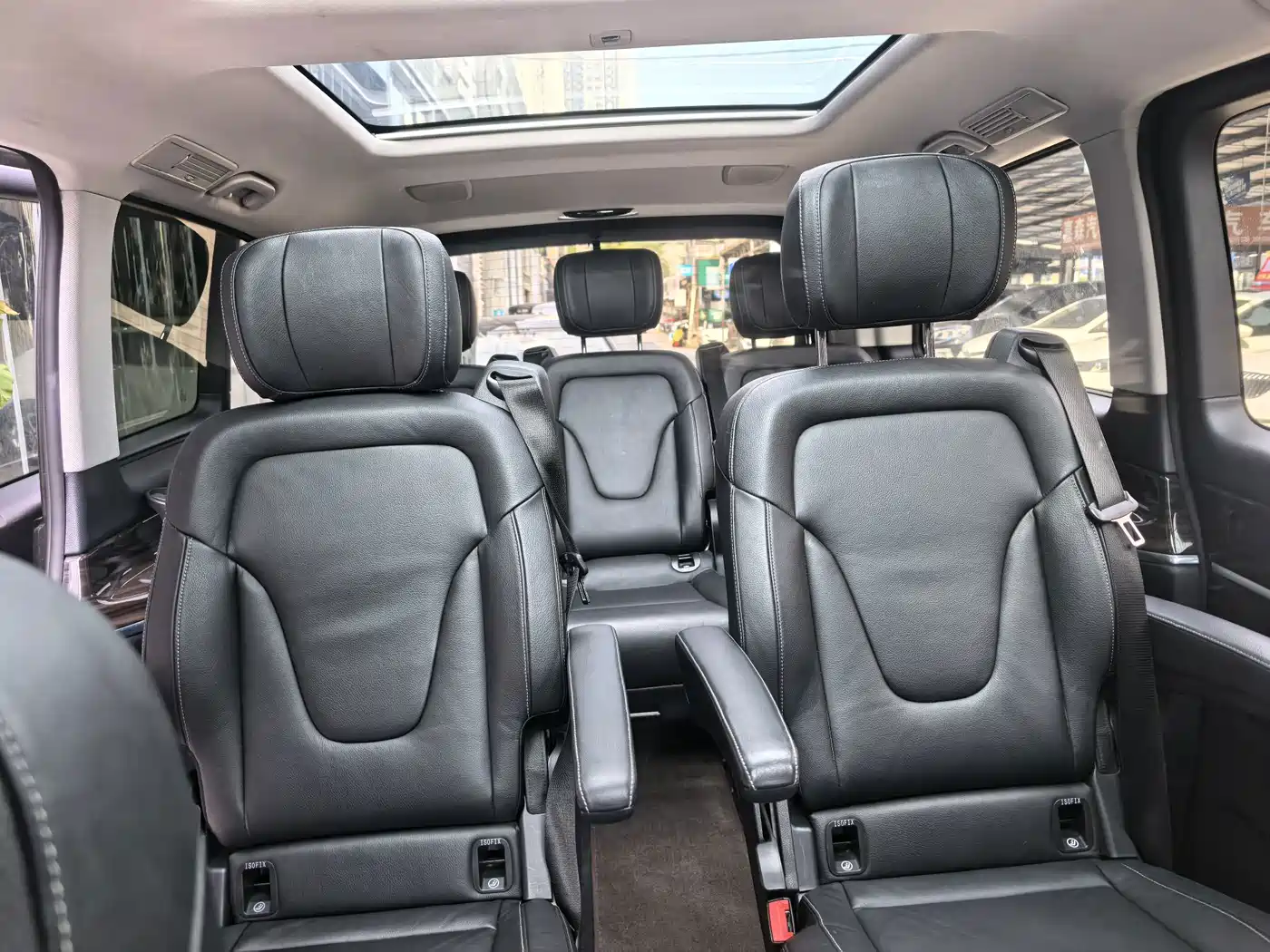 Photo 14 - Mercedes-Benz V-Class