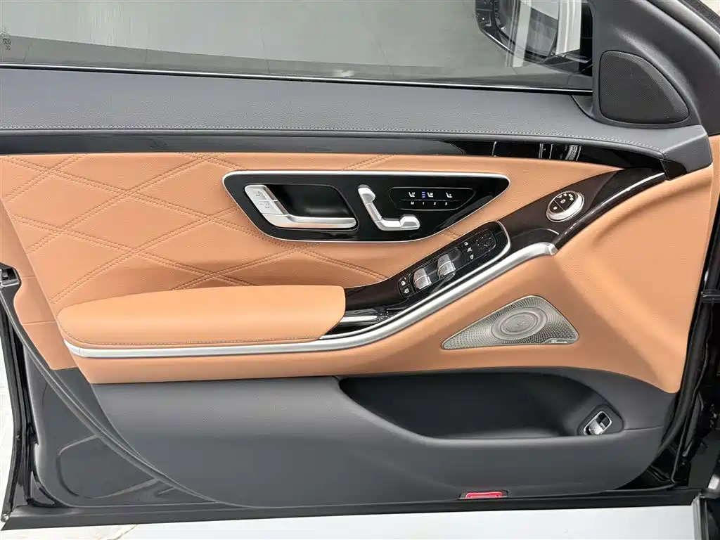 Mercedes-Benz Maybach S-Class 2025 Model S 480 4MATIC фото 38
