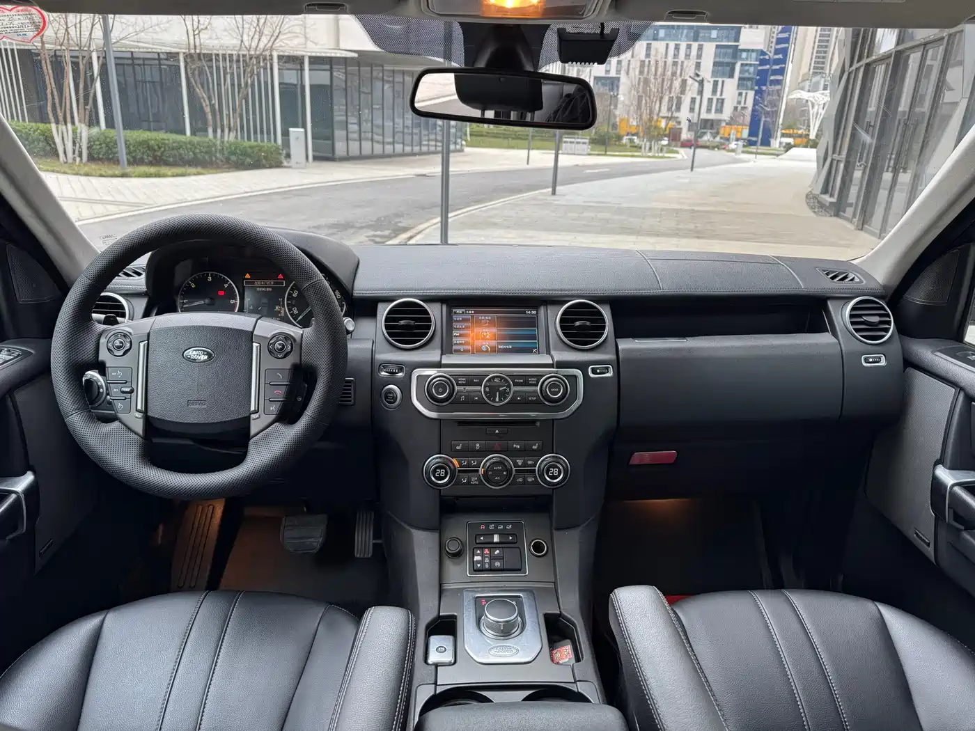 Land Rover Discovery 2015 3.0 SDV6 HSE Diesel фото 14