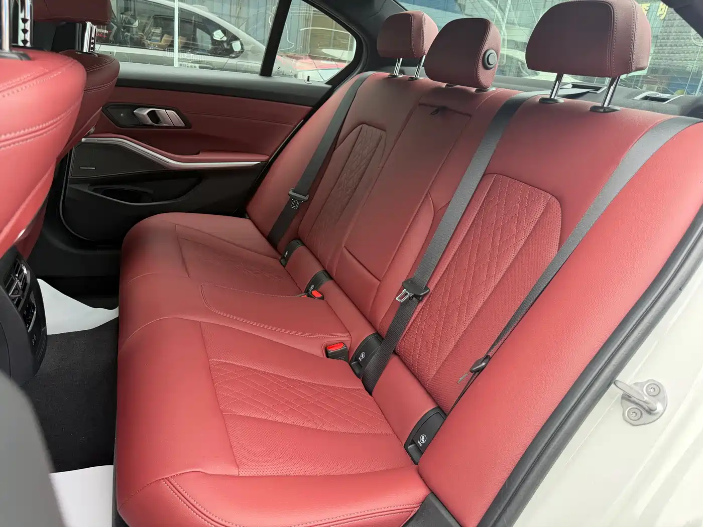 BMW 3 Series 2024 325i M Sport Shadowline Package фото 14