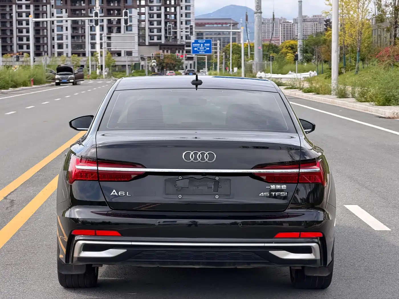 Фото 5 - Audi A6L