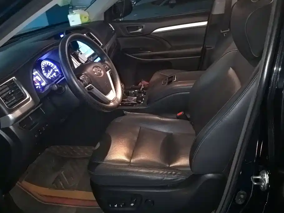 Фото 9 - Toyota Highlander