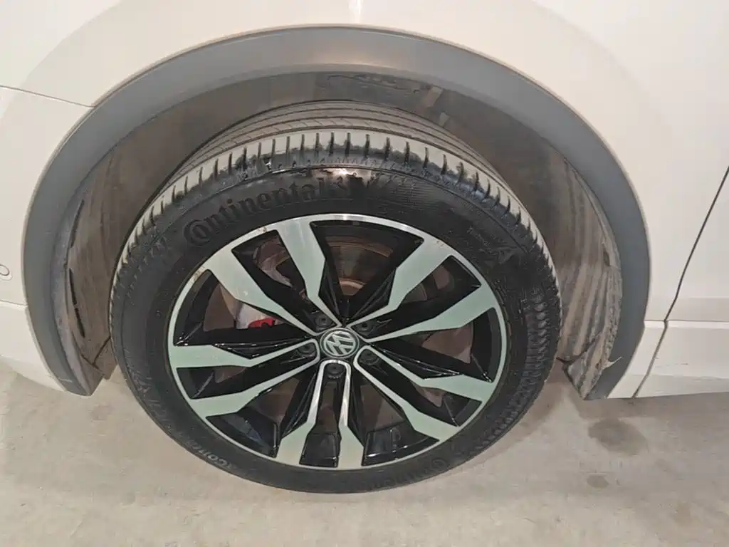 Фото 23 - Volkswagen Tiguan L