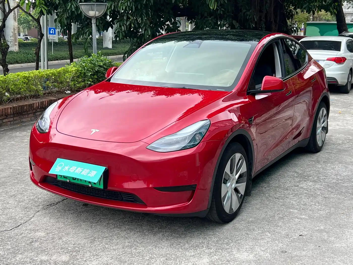 TESLA MODEL Y
