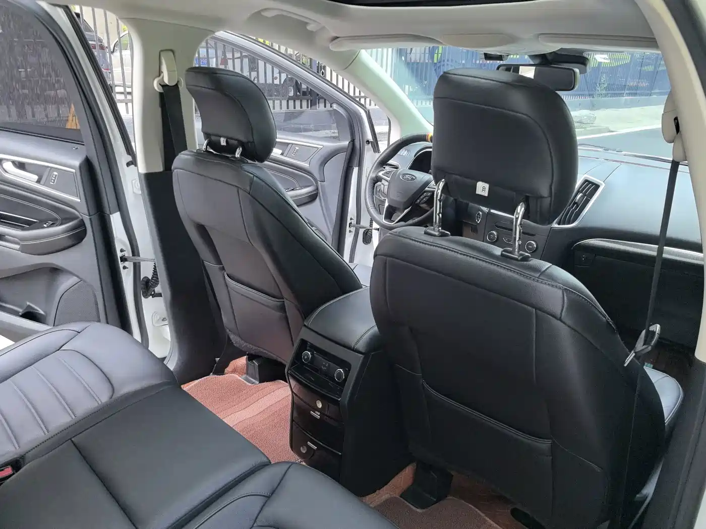 صورة 16 - Ford Edge