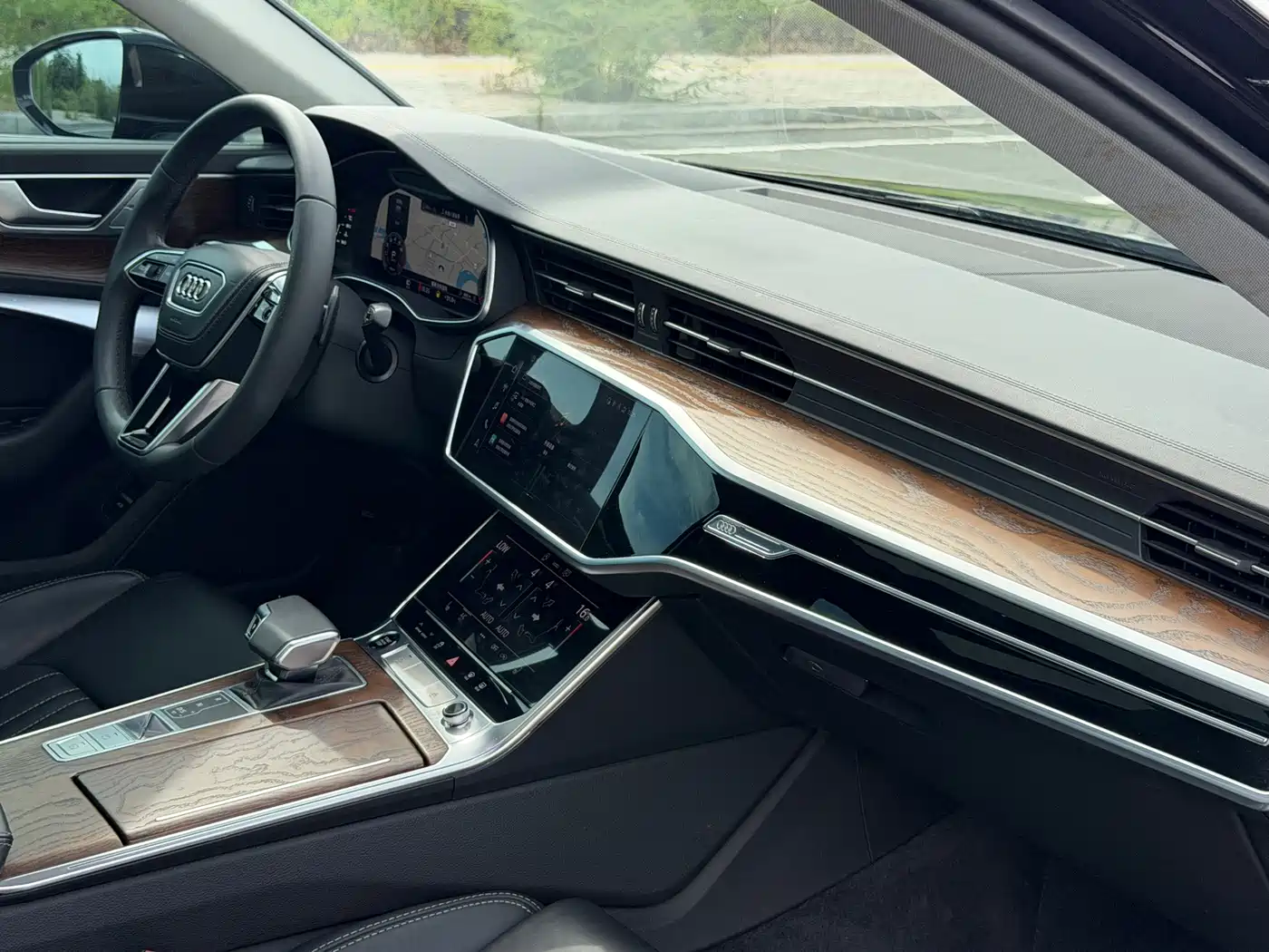 Фото 10 - Audi A6L