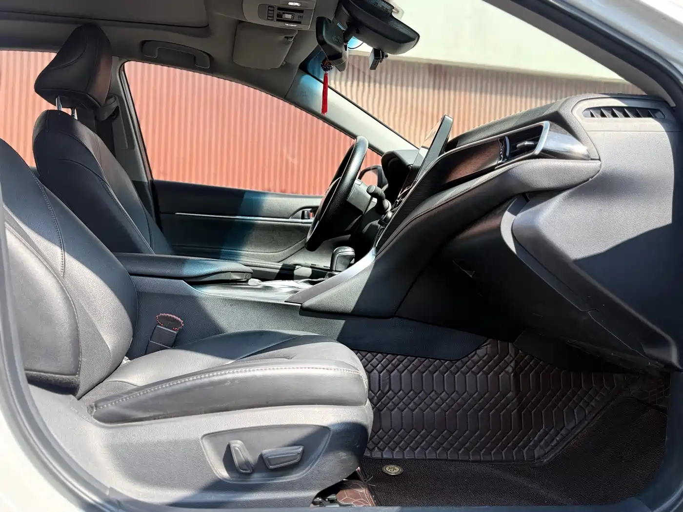 Toyota Camry 2021 2.5G Luxury Edition фото 10