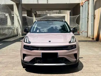 Lynk & Co 06