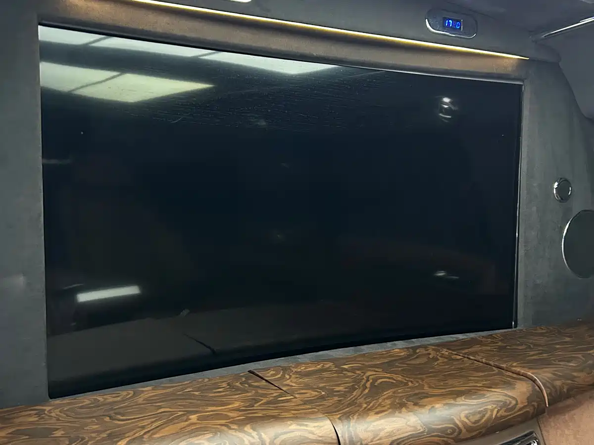 Cadillac Escalade 2017 6.2L ESV Platinum Extended фото 9