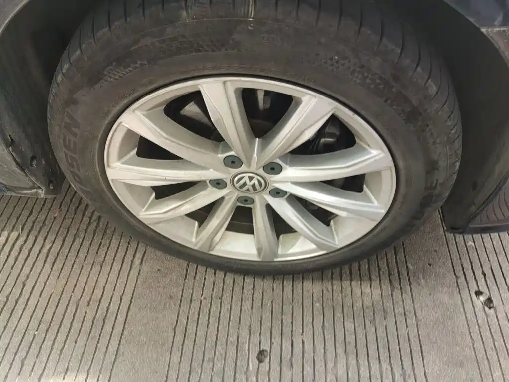 Фото 24 - Volkswagen Passat