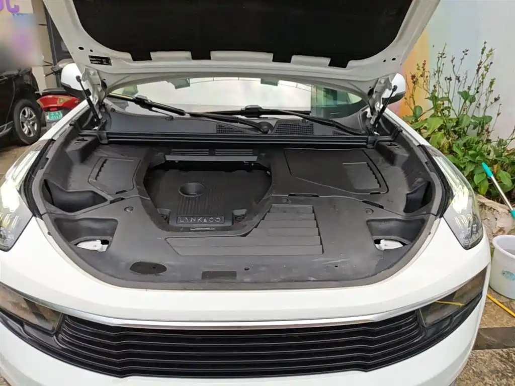 Lynk & Co 01 2017 2.0T 2WD Pro Version фото 20