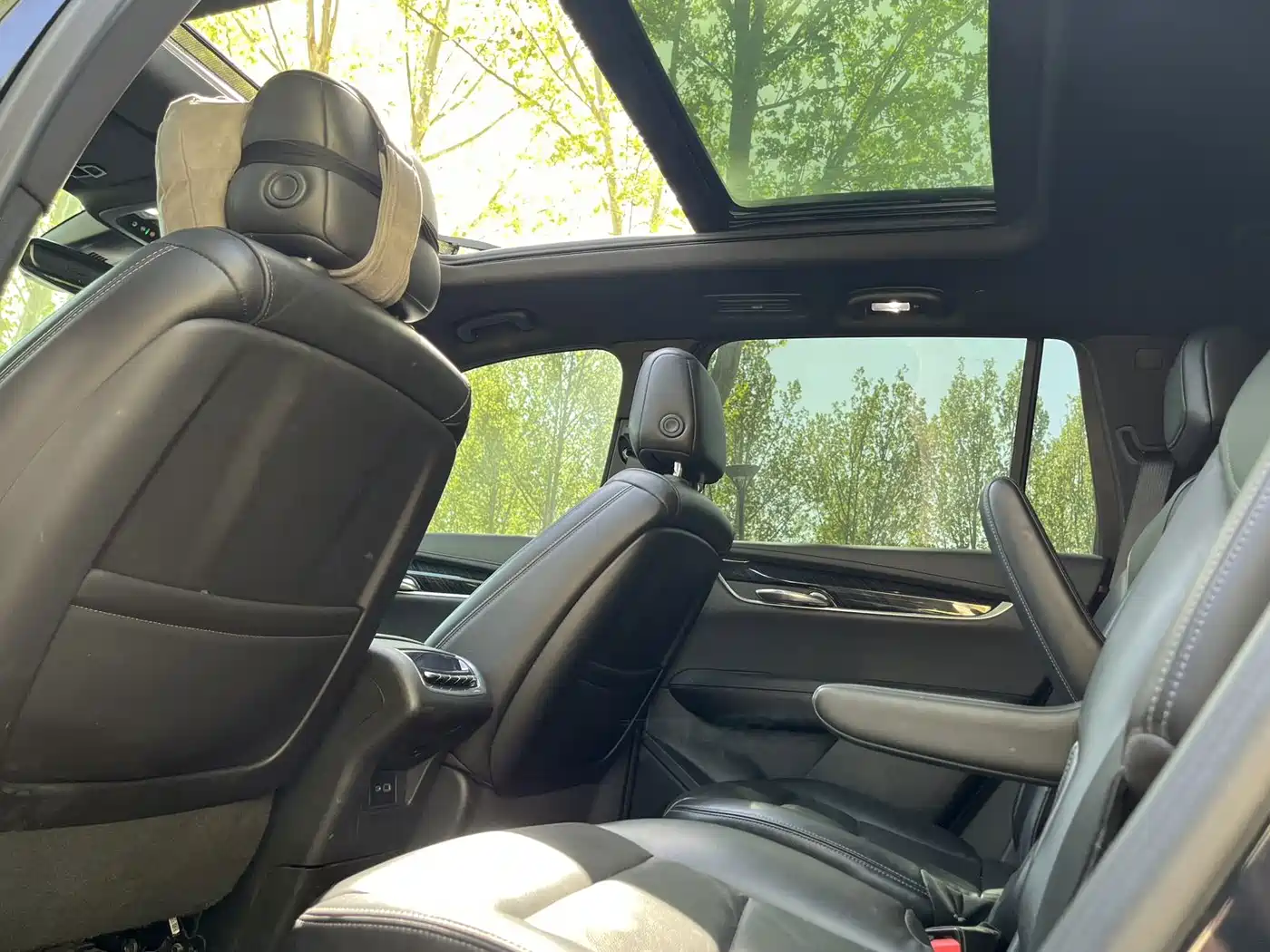 Photo 8 - Cadillac XT6