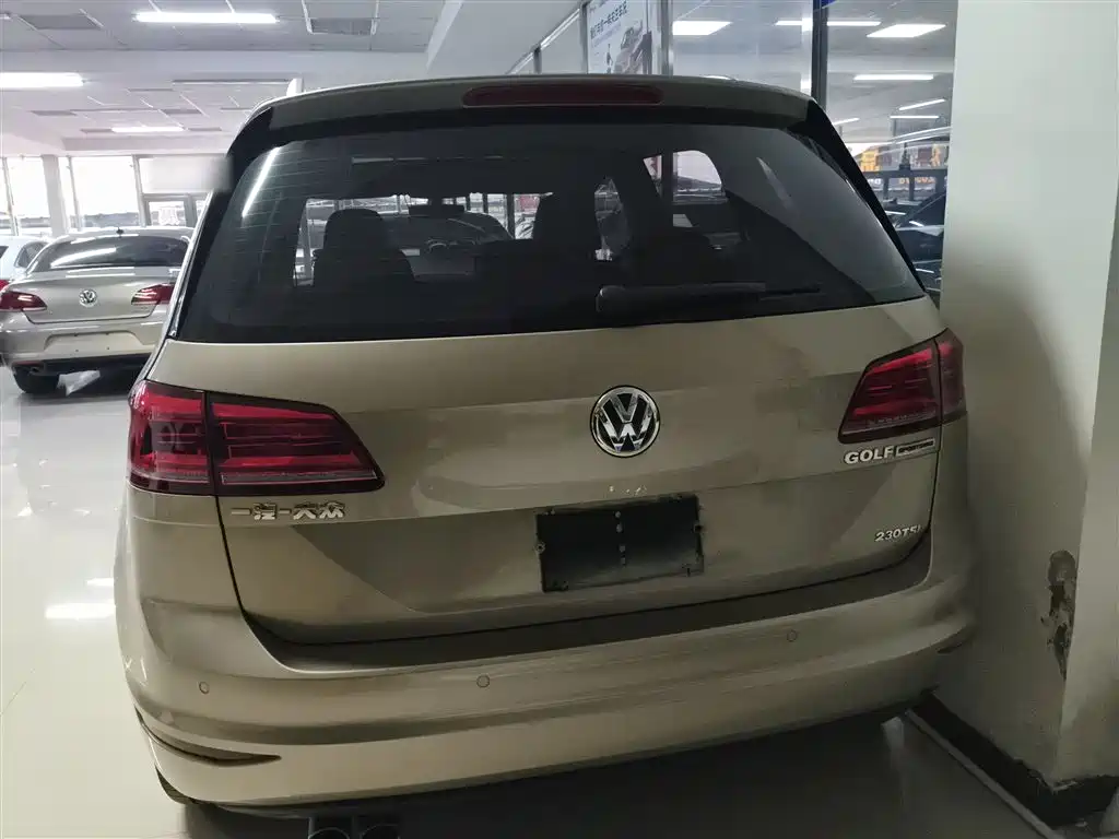 Volkswagen Golf Sportsvan 2016 230TSI Automatic Luxury фото 6