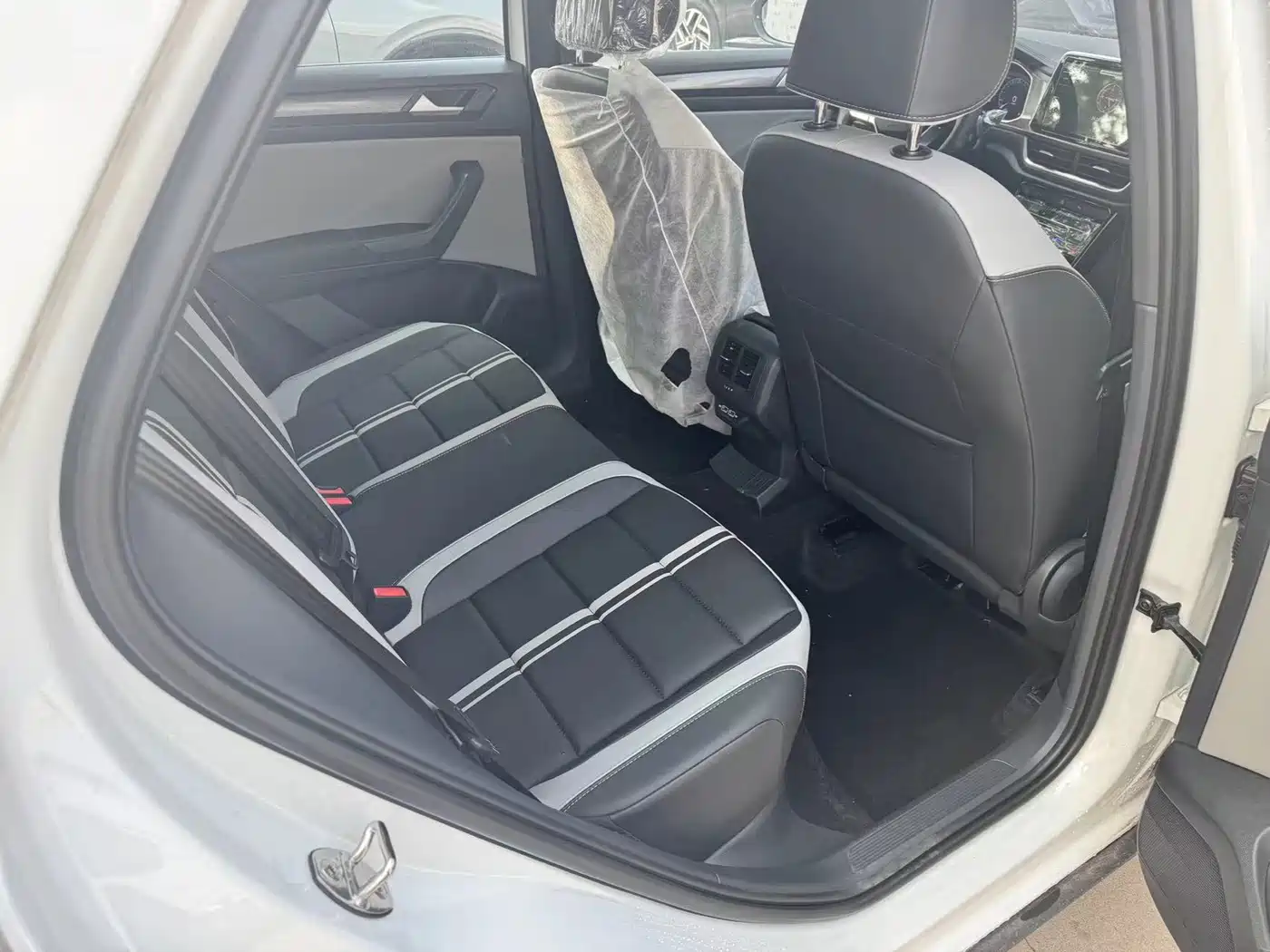 Volkswagen T-ROC 2026 2025 300TSI DSG 2WD Dawn Edition