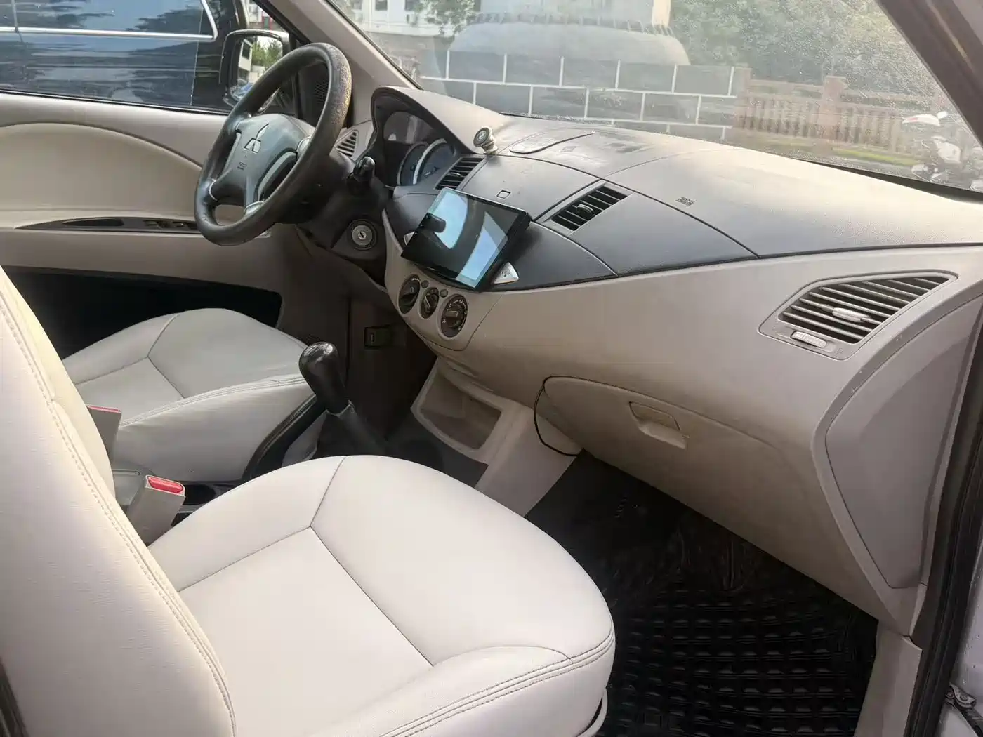 Mitsubishi Zinger 2014 2011 2.0L Manual Luxury
