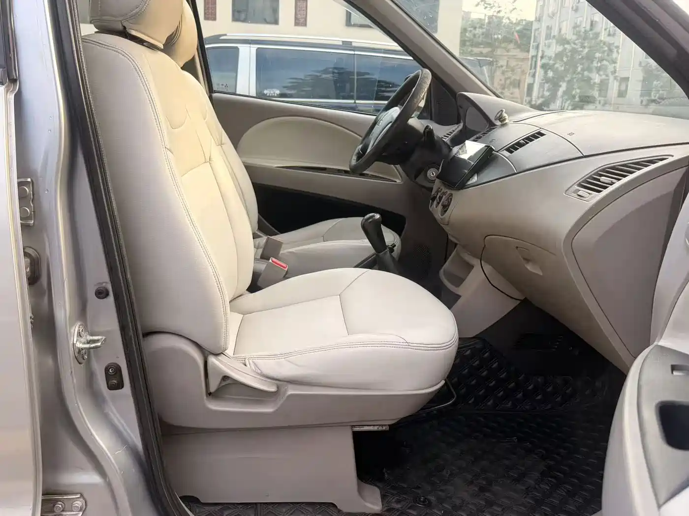 Mitsubishi Zinger 2014 2011 2.0L Manual Luxury