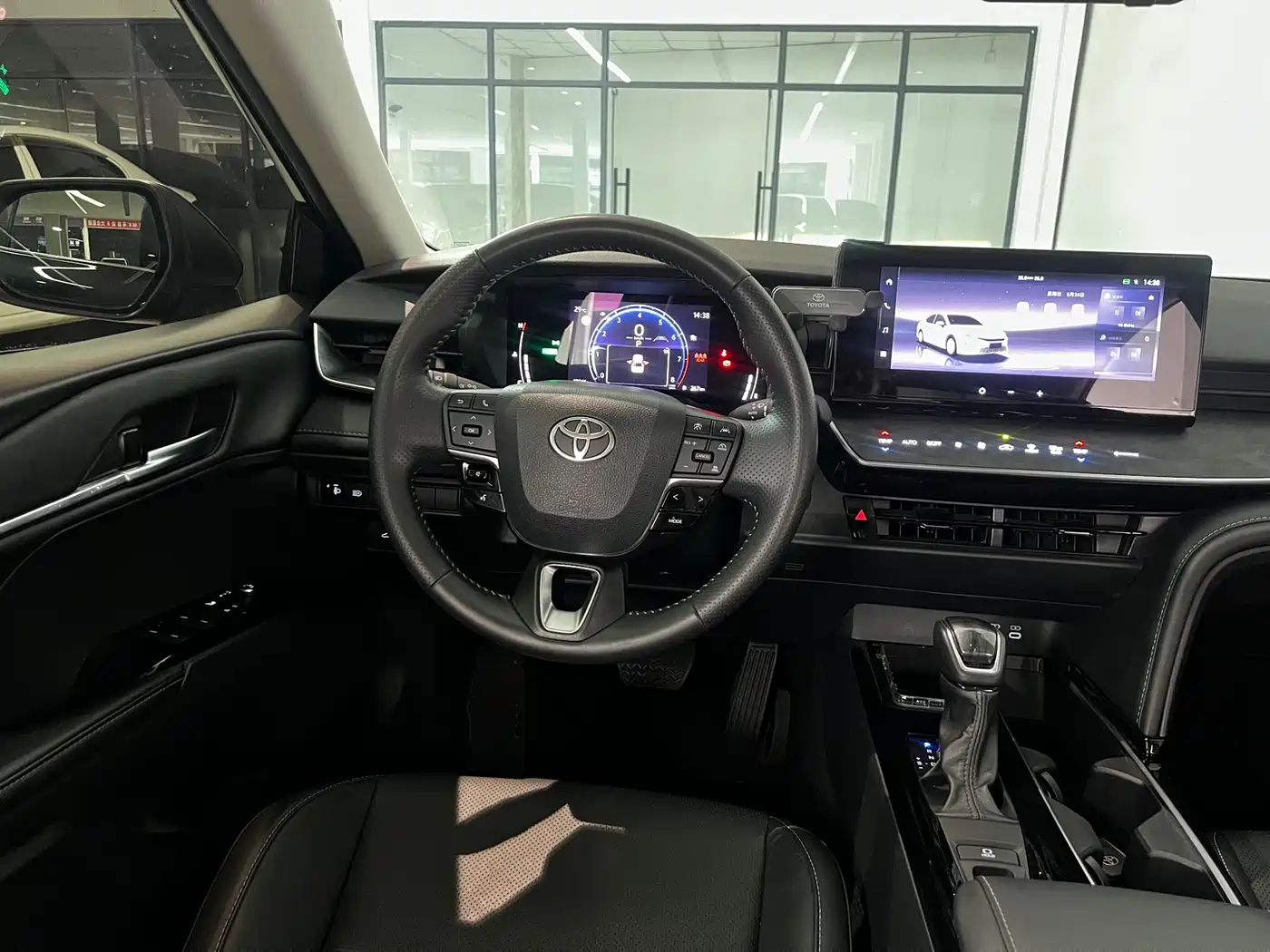 Toyota Camry 2024 2.0GVP Luxury Edition фото 13
