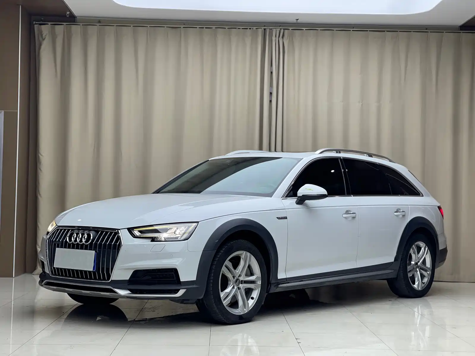 Фото 1 - Audi A4 (Import)