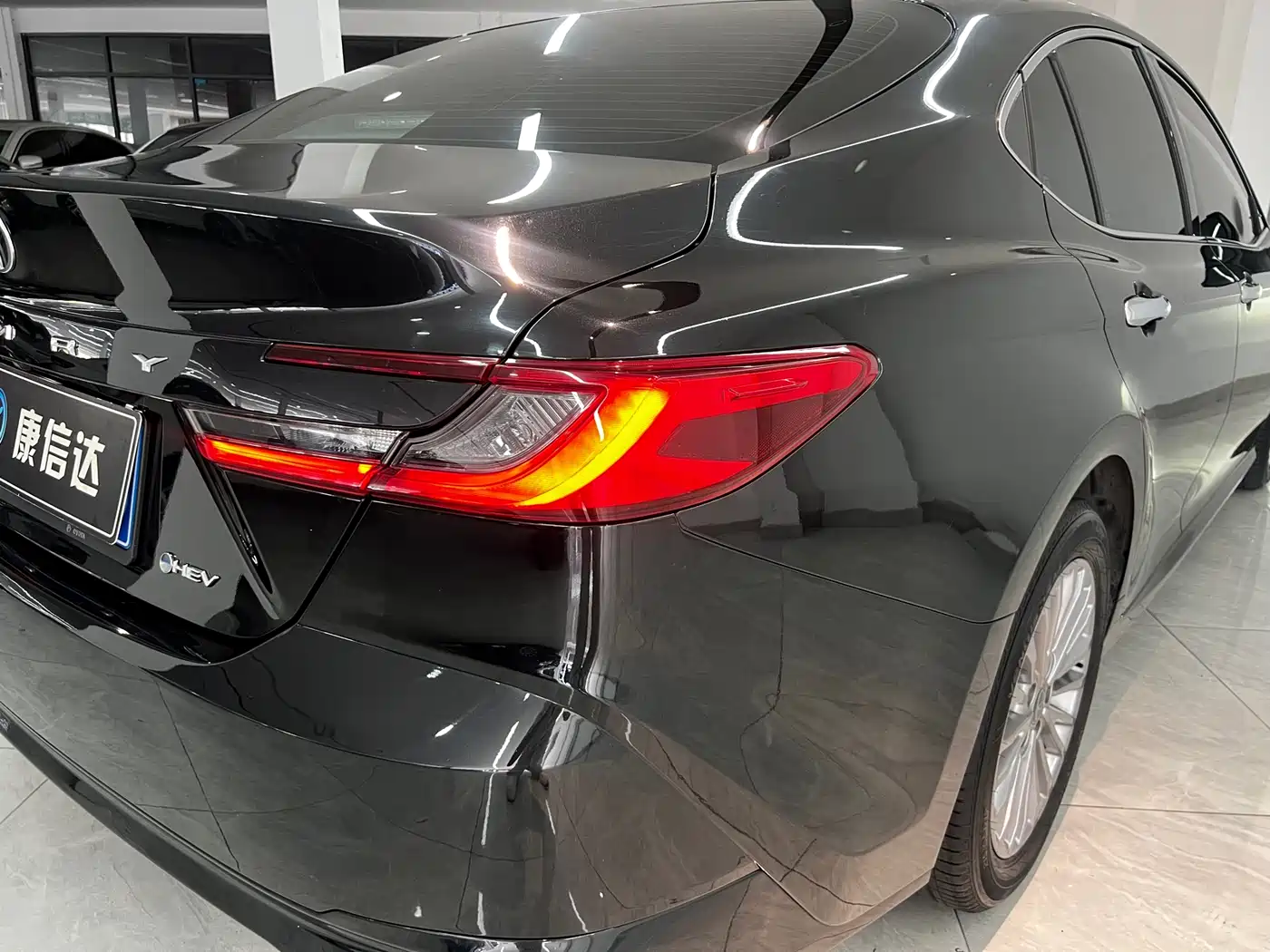 Toyota Camry 2024 2.0GVP Luxury Edition фото 6