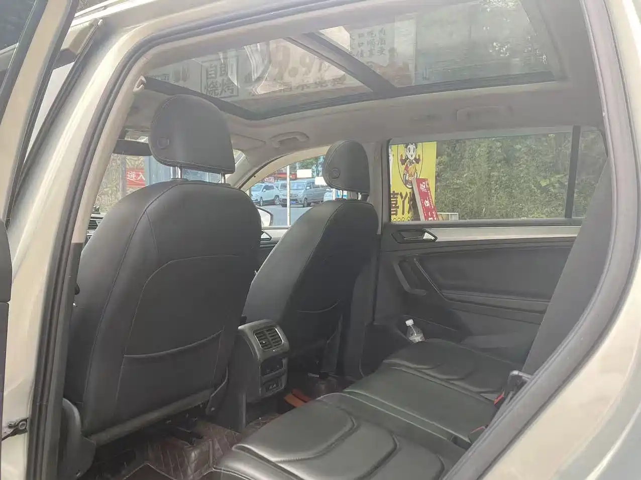 Photo 5 - Volkswagen Tiguan L