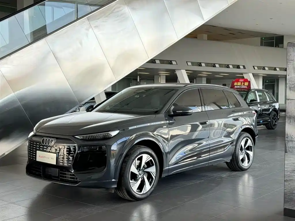 AUDI Q6L E TRON