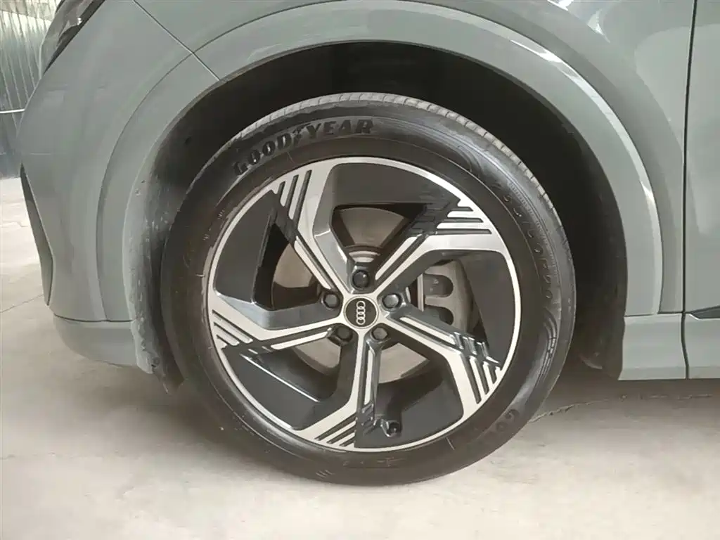 Audi Q4 e-tron 2023 40 e-tron Innovation Edition фото 23