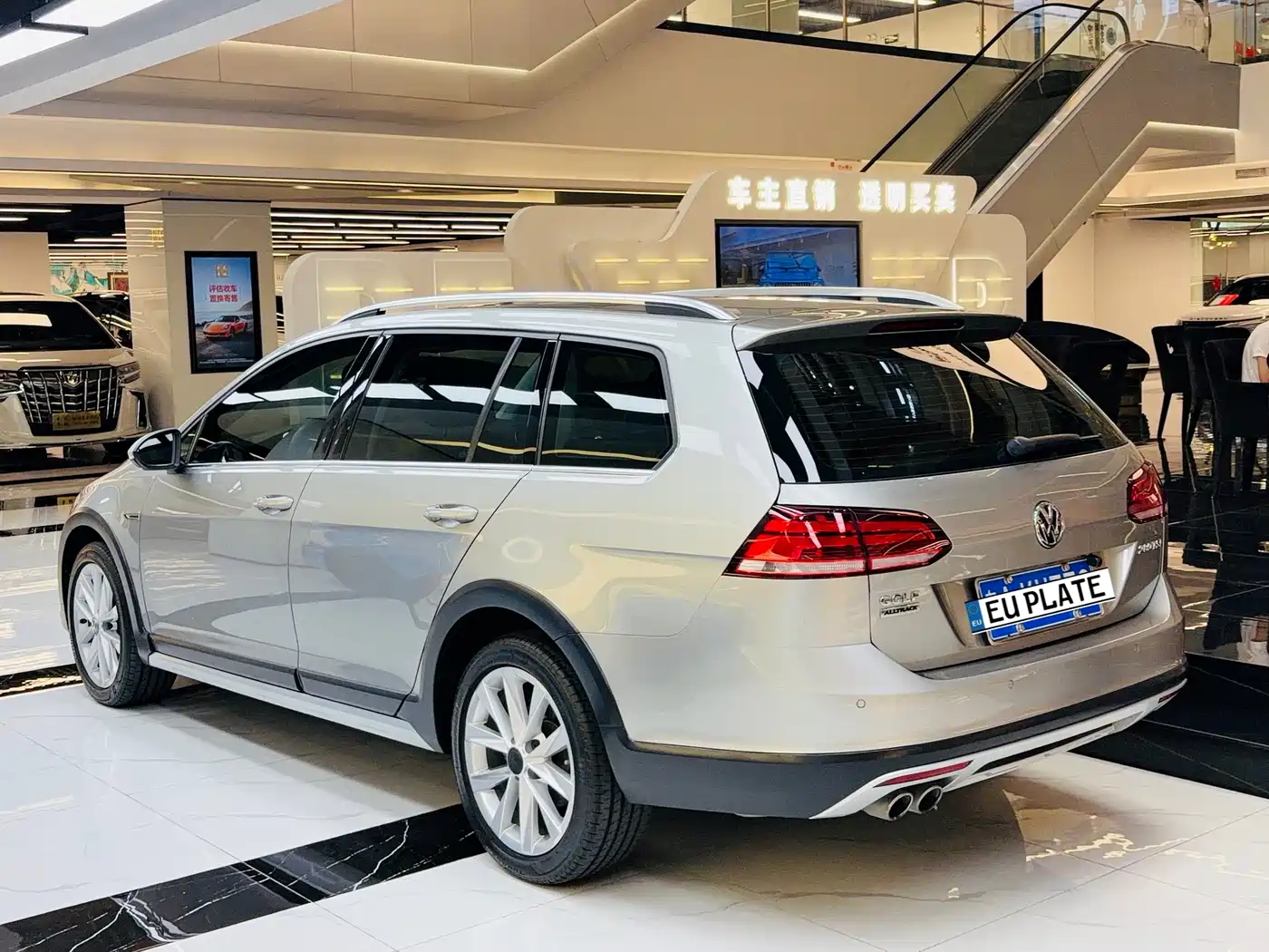 Volkswagen Golf (Import) 2019 1.8TSI Wagon фото 3