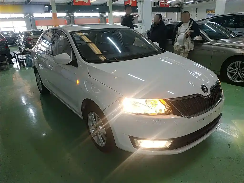 Škoda Rapid 2016 1.6L Automatic Pioneer Edition фото 20