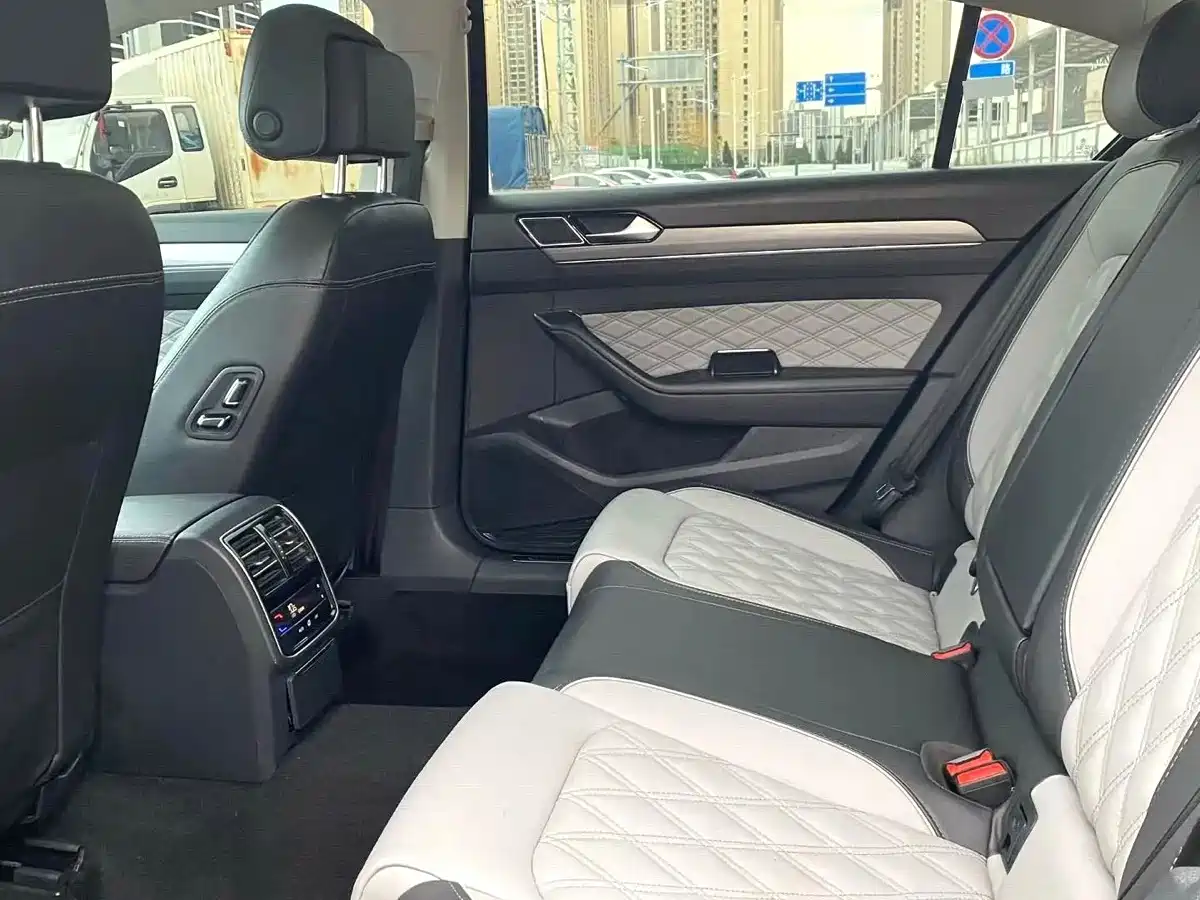 صورة 5 - Volkswagen Magotan