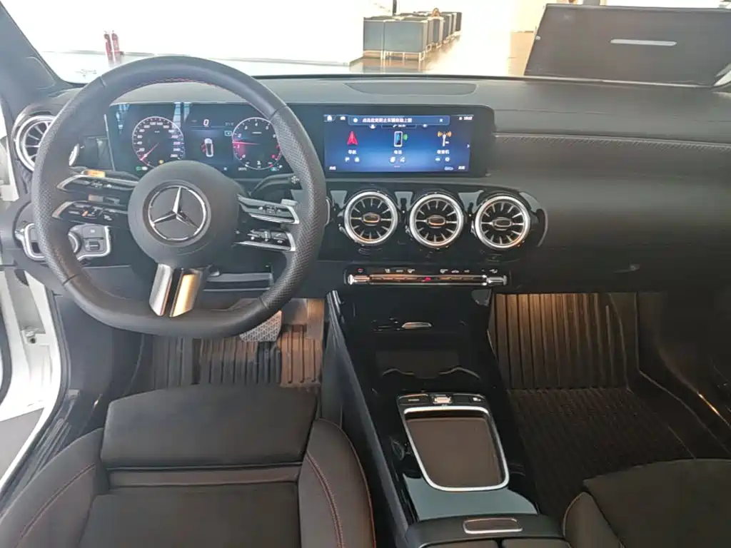 Фото 10 - Mercedes-Benz A-Class