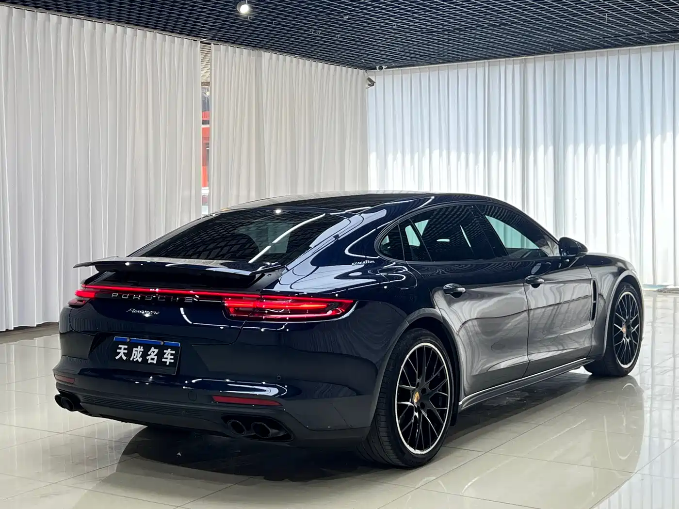 Porsche Panamera 2017 Panamera Executive Long Wheelbase 3.0T фото 4
