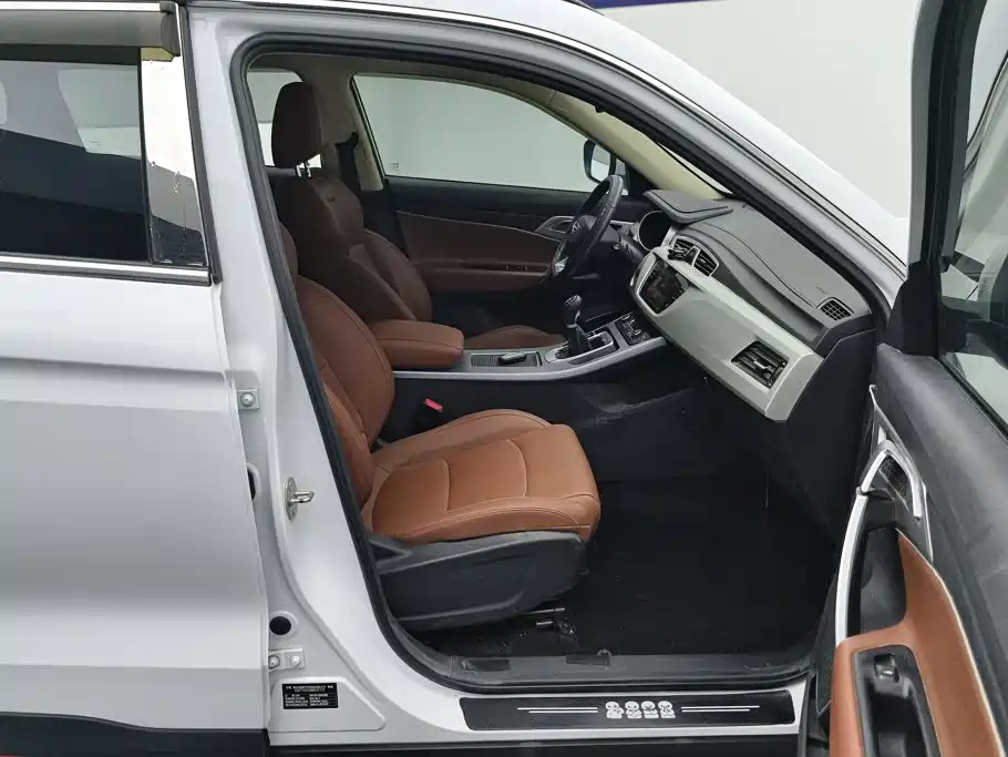 Фото 8 - Geely Boyue