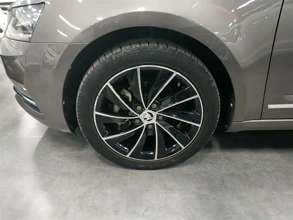 Škoda Octavia 2018 TSI280 DSG Flagship Edition фото 25