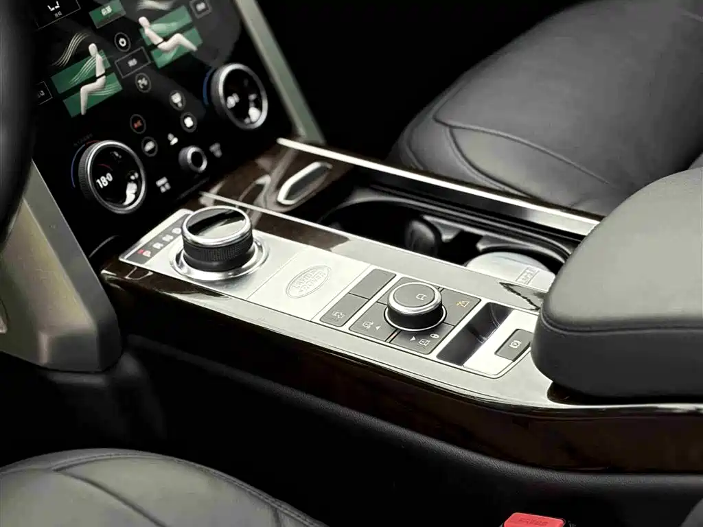 Land Rover Range Rover 2021 3.0 L6 Golden Age Edition фото 19