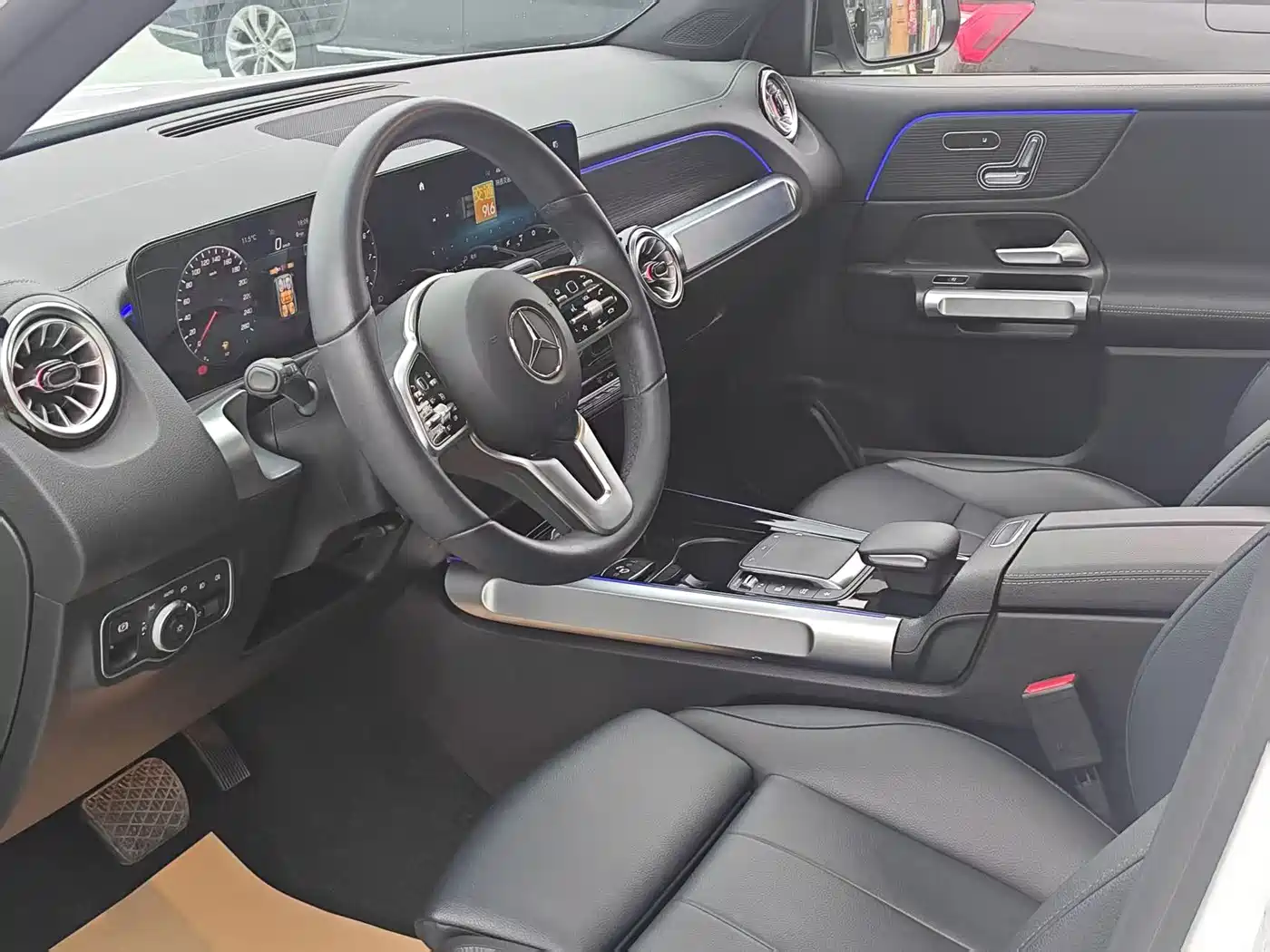 MERCEDES-BENZ GLB