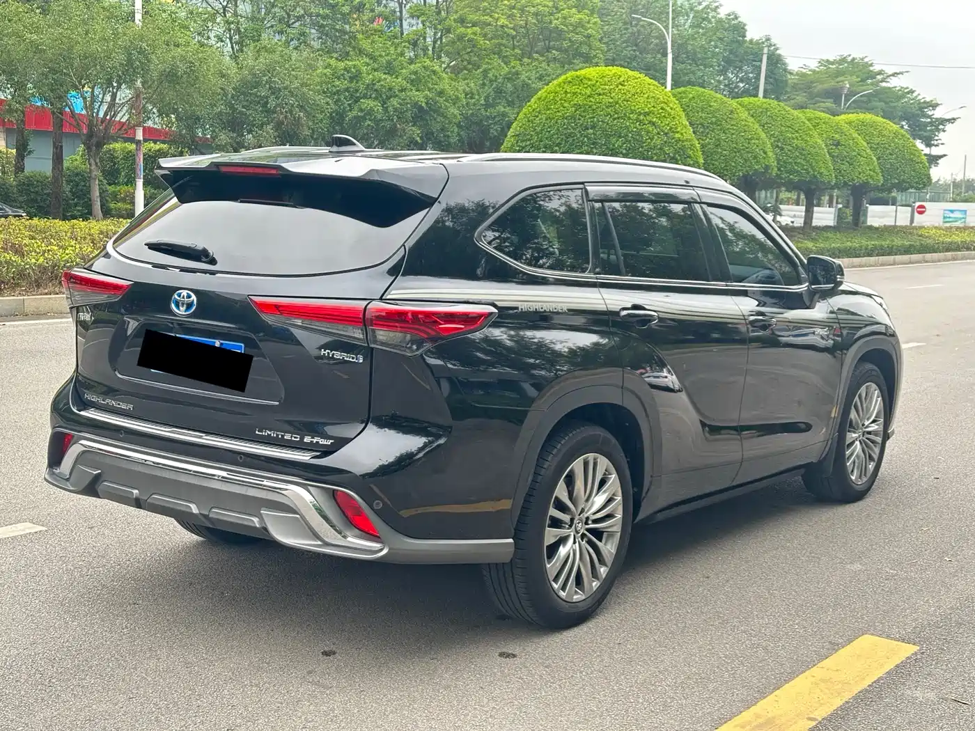 Toyota Highlander 2022 Dual Engine 2.5L 4WD Supreme Edition 7-Seater фото 6